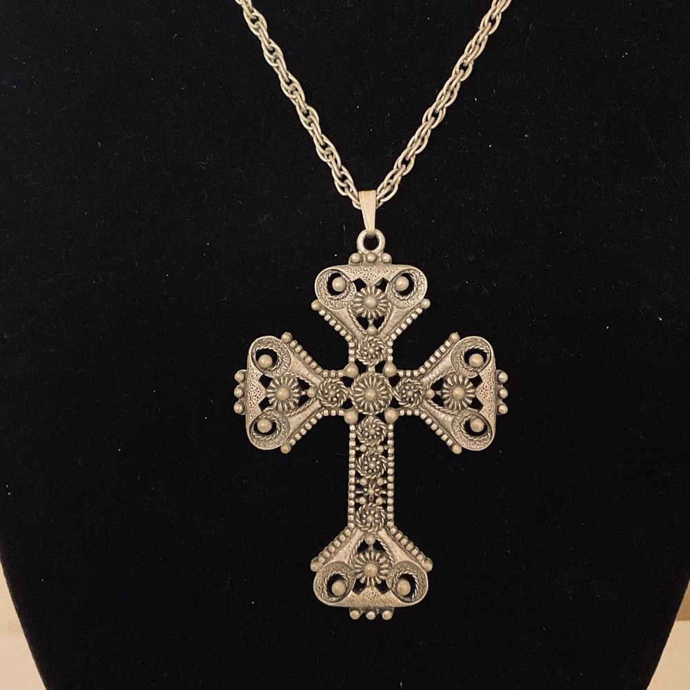 #158 Sarah Coventry Limited Edition 1974 Cross Necklace